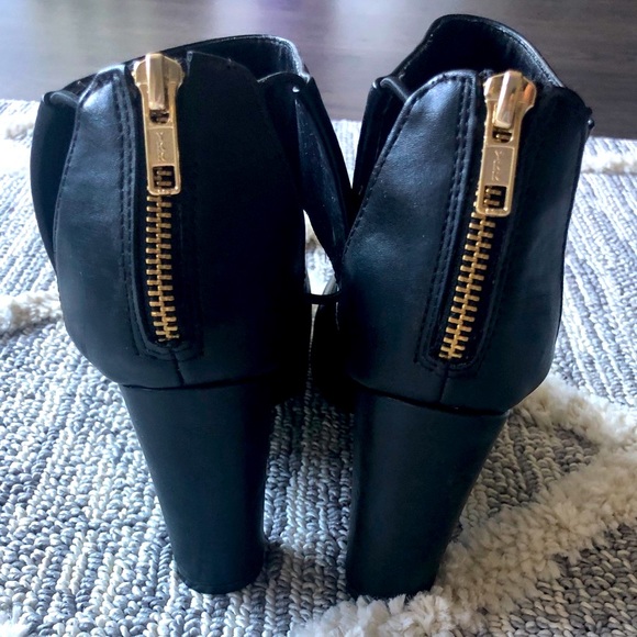 Cut out booties with zipper back - Picture 5 of 6